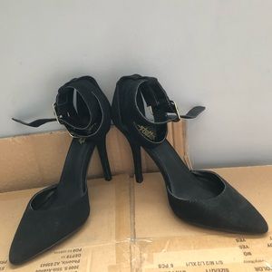 Closed Toe Black Pumps